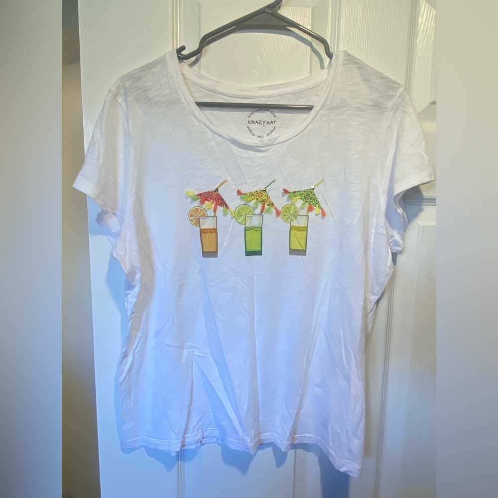 🌷Krazy Kat White Cocktail Umbrella Tee Women’s Size Large 3/$30